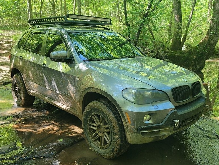 SMS-FAB // E70 BMW X5 Lift Kit