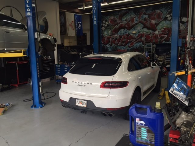 2015 Porsche Macan S – Service